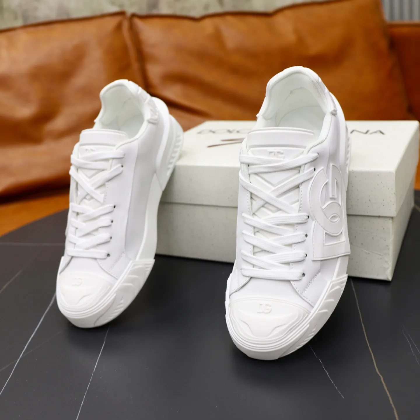 Ex-factory price: 600💰••New products••Dolce&Gabbana••DG✔️High-end men's sports•casual shoes. Original goods from top counters. Original imported multiple material splicing design ➕Original outsole.  Size: 38-44 (45, 46 customized)